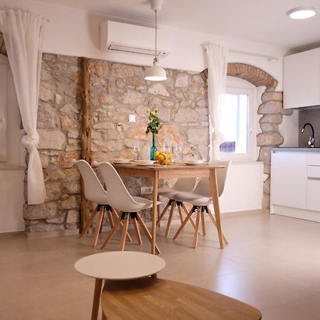 מאלי לוסיניי Apartment House Bucul מראה חיצוני תמונה