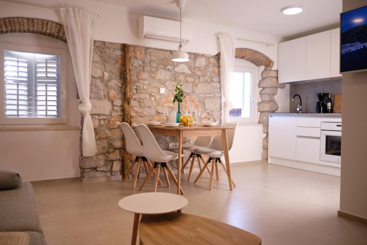 מאלי לוסיניי Apartment House Bucul מראה חיצוני תמונה